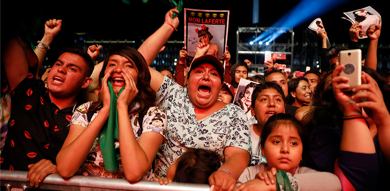 מחאת נשים נגד האלימות במקסיקו סיטי, אתמול  / צילום: Rebecca Blackwel, Associated Press