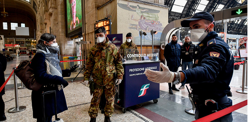 הרשויות באיטליה אוכפות את העוצר / צילום: Claudio Furlan, Associated Press