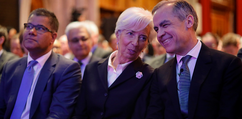 הנגיד הבריטי קרני (מימין) שפורש היום, ונשיאת  ה־ECB לגארד / צילום: רויטרס