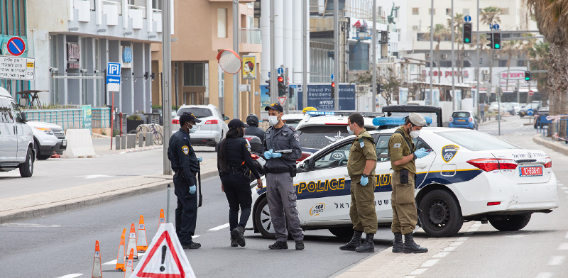 מחסום משטרתי בתל אביב בתקופת הסגר הראשון צילום: כדיה לוי, גלובס