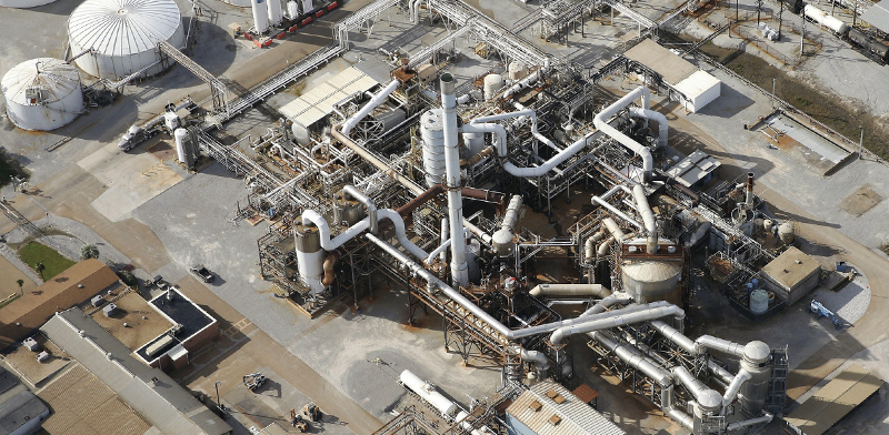 מפעל כימיקלים של דופונט בלואיזיאנה,ארה"ב / צילום: Jonathan Bachman, רויטרס
