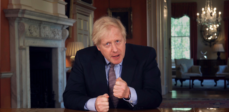 ראש ממשלת בריטניה בוריס ג'ונסון פונה לציבור, השבוע. נמצא בלחץ עצום / צילום: PA Video/Downing Street Pool , Associated Press