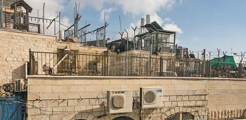 בנייה על הגג בירושלים. לא מספיק שהשכנים לא מתנגדים / צילום: shutterstock, שאטרסטוק