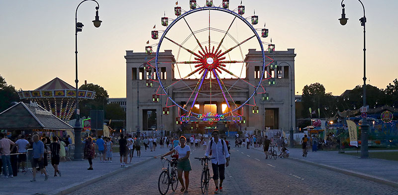 הכיכר המרכזית במינכן. מספר מועט של מקרי הדבקה במסעדות ובאוויר הפתוח / צילום: Matthias Schrader , Associated Press