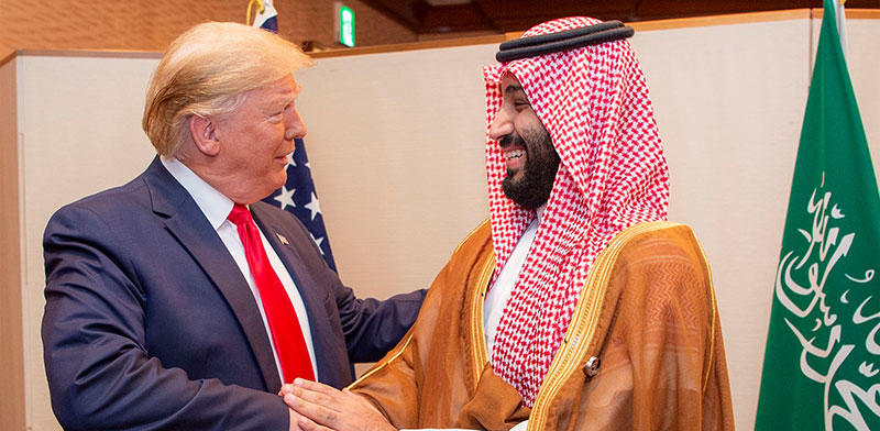 הנסיך הסעודי מוחמד בן סלמאן ודונלד טראמפ במפגש G20 שנערך ביפן ב-2019 / צילום: Bandar Algaloud, רויטרס