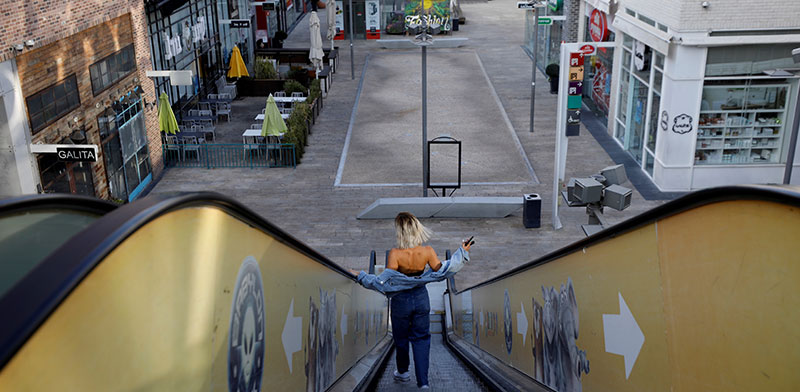 מרכז קניות באשדוד במהלך הסגר. השפעה חיובית על רשתות השיווק  / צילום: Amir Cohen, רויטרס