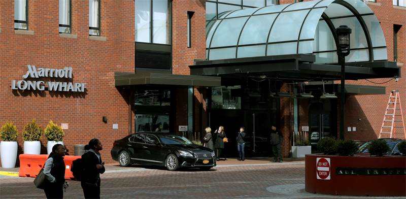 מלון מריוט לונג וורף בבוסטון. במלון נערך הכנס של ביוג'ן שהביא להדבקה המונית בקורונה / צילום: Steven Senne, AP
