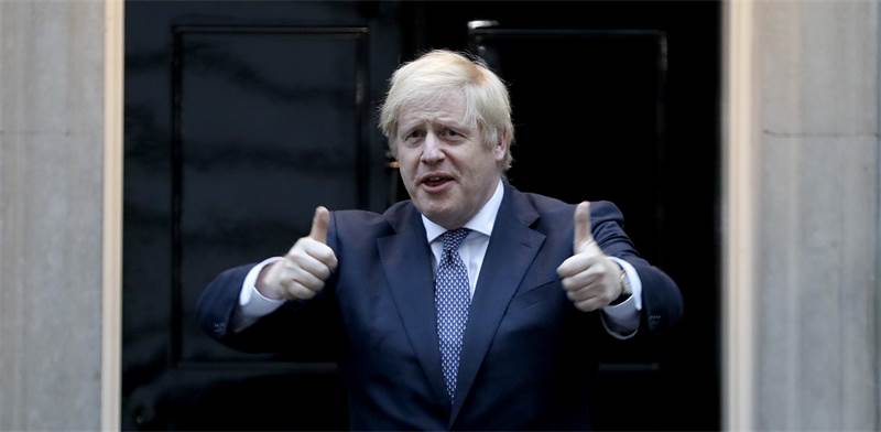 ראש ממשלת בריטניה בוריס ג'ונסון כמה ימים לאחר שחזר למשרד אחרי שהחלים מקורונה / צילום: Kirsty Wigglesworth, AP