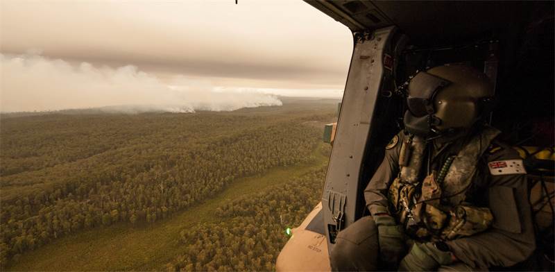 צנחני הצלה באוסטרליה / צילום: Private (P) Michael Currie, רויטרס