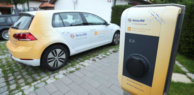 עמדת הטענה של רכב  חשמלי בגרמניה /  צילום: רויטרס, Ralph Orlowski